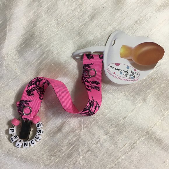 💖 4/$25 Pacifier holder - Sassy Passy Brand - Picture 1 of 7
